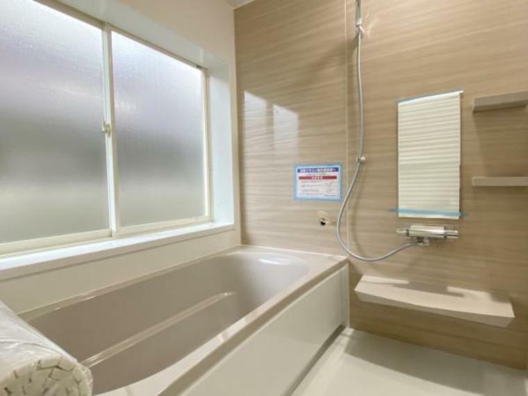【リフォーム中】浴室はタカラスタンダード製の新品のユニットバスに交換しました。足を伸ばせる1坪サイズの広々とした浴槽で、1日の疲れをゆっくり癒すことができますよ。