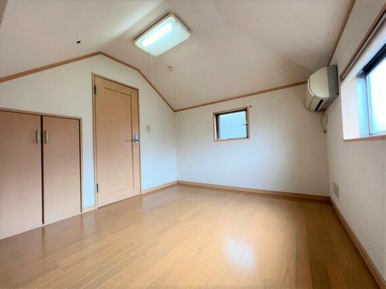 寝室 3階の居室　収納スペースも確保されております。
