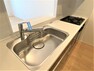 キッチン 飲用水や料理用にも便利な浄水器付き。作業スペースが広いキッチンで、毎日のお料理がはかどります。