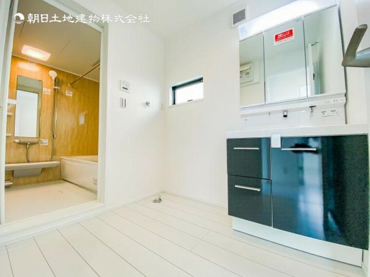脱衣場 【洗面・脱衣所】使用頻度の高い場所だからこそ便利な空間に。多人数での使用も考えた便利な空間です