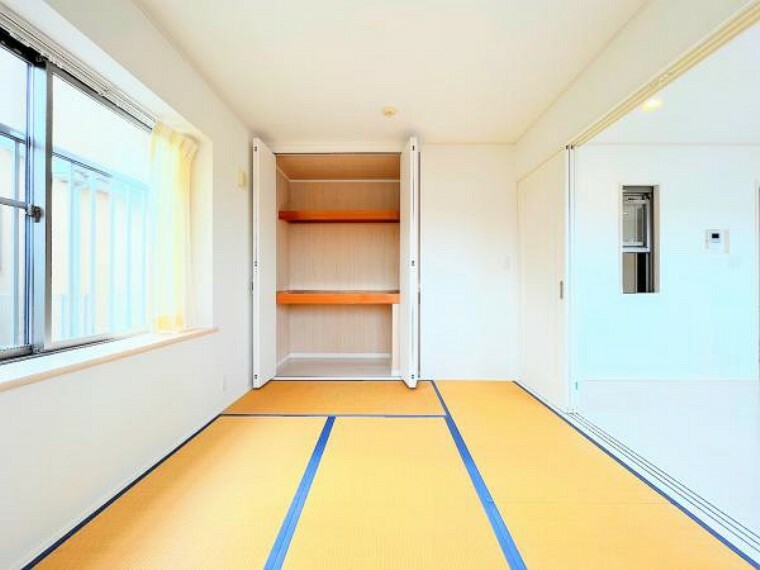 和室 【居室】柔らかい畳の空間は、お子様の遊び場や来客時のおもてなしの場所として重宝します。