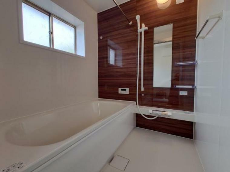 浴室 【リフォーム済】浴室の写真です。足を伸ばせる1坪サイズの広々とした浴槽に交換しました。