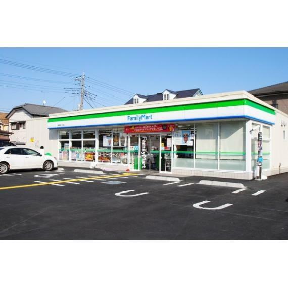 コンビニ ファミリーマート1丁目岸町店