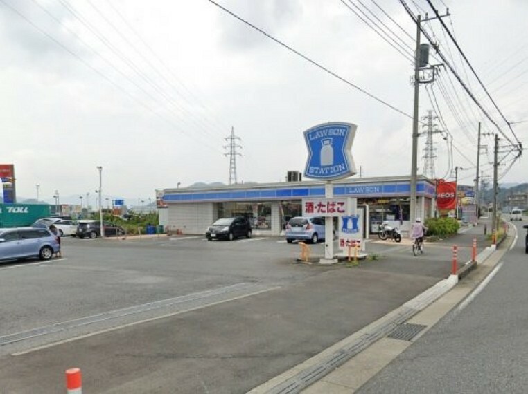 コンビニ 【コンビニエンスストア】ローソン 城山川尻店まで855m