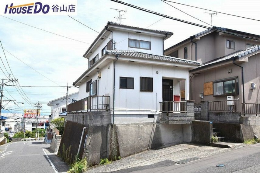 現況写真 2023年8月撮影 桜島が見える和田団地の売家の外観