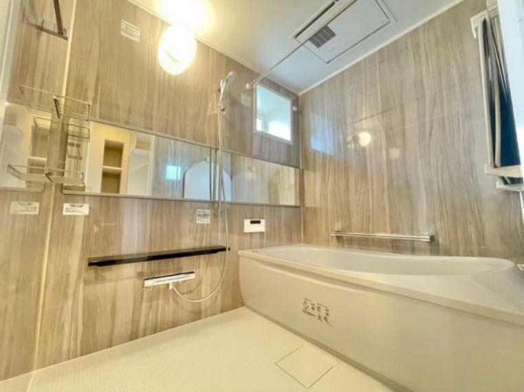 ホテルライクなワイドミラー付きの浴室は洗い場が広いタイプです！