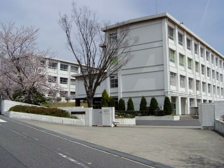 中学校 岩成台中学校