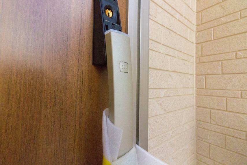 防犯設備 【電子キー】 玄関ドアのカギの開け閉めも、これからは電子錠でスマートに。