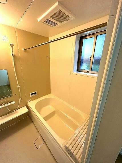 浴室 半身浴もゆっくり楽しめるベンチバス仕様。