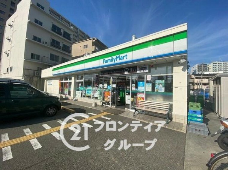 コンビニ ファミリーマート　神戸湊町店