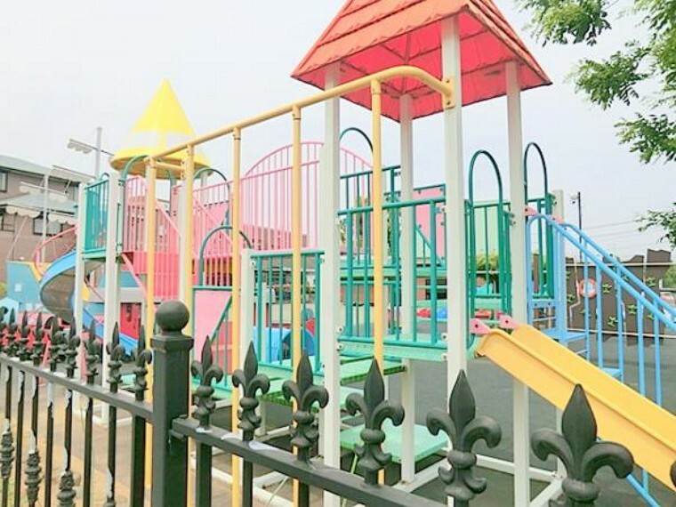 幼稚園・保育園 【厚南幼稚園】　駅からも徒歩圏内にあります。比較的新しく、園庭にさまざまな遊具があります。