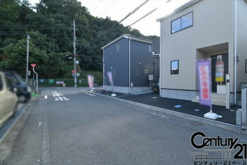 現況写真 ■現地撮影写真■前面道路は幅6mと広々しています！