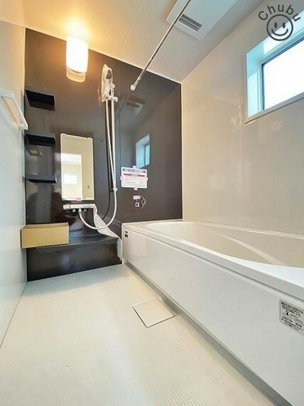浴室 浴室暖房乾燥機付きのバスルーム。　雨や梅雨の時期でも快適にお洗濯ができます