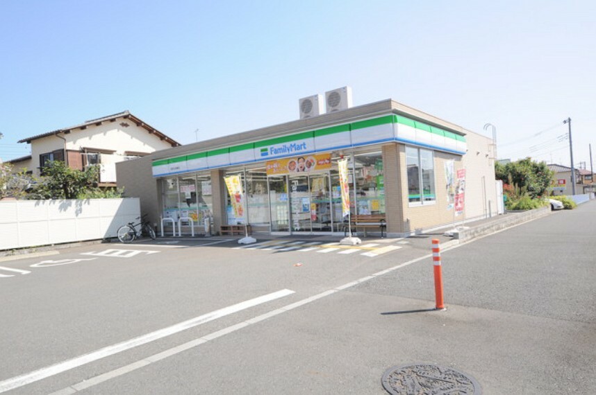 コンビニ ファミリーマート所沢久米東店