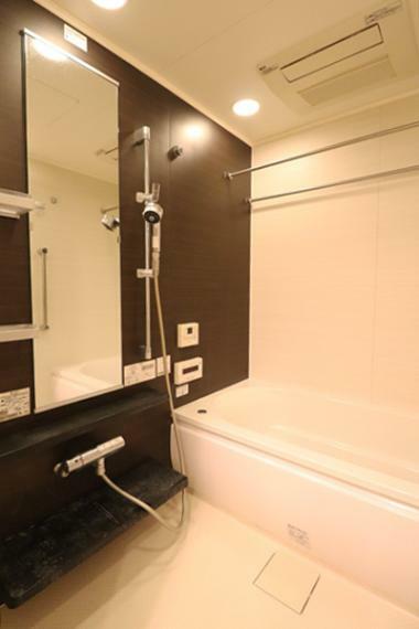 入浴後の換気や雨の日のお洗濯物の乾燥に便利な浴室乾燥機には、ミストサウナの機能も付いています。