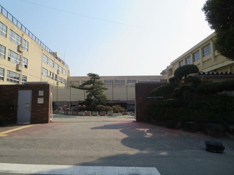 中学校 【中学校】縄手北中学校まで337m