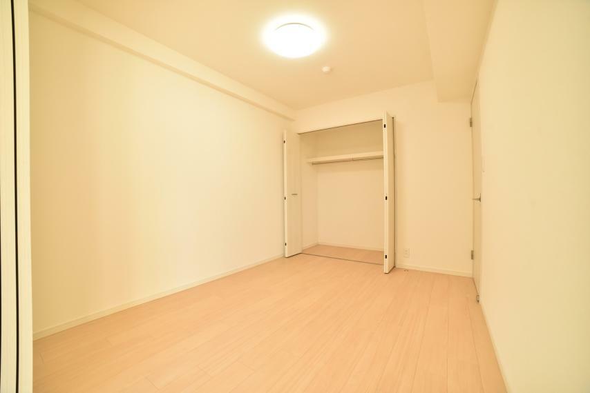 【洋室6帖】全居室・廊下に収納スペース完備でお部屋を広く快適にお使い頂けます！