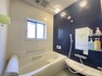 浴室 お子様と入れる広々としたバスルーム。一日の疲れを落とす場所としてリラックスできる空間、をコンセプトに内装カラーもこだわりました。