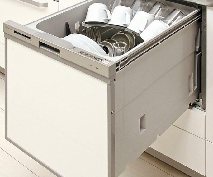 ビルトインタイプ食器洗い乾燥機なら、カウンター上はいつもすっきりで、今まで手洗いにかけていた時間をご家族との時間に使えます。（6号棟）
