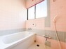 浴室 日々の疲れを癒すお風呂はやさしい色合いの空間です。