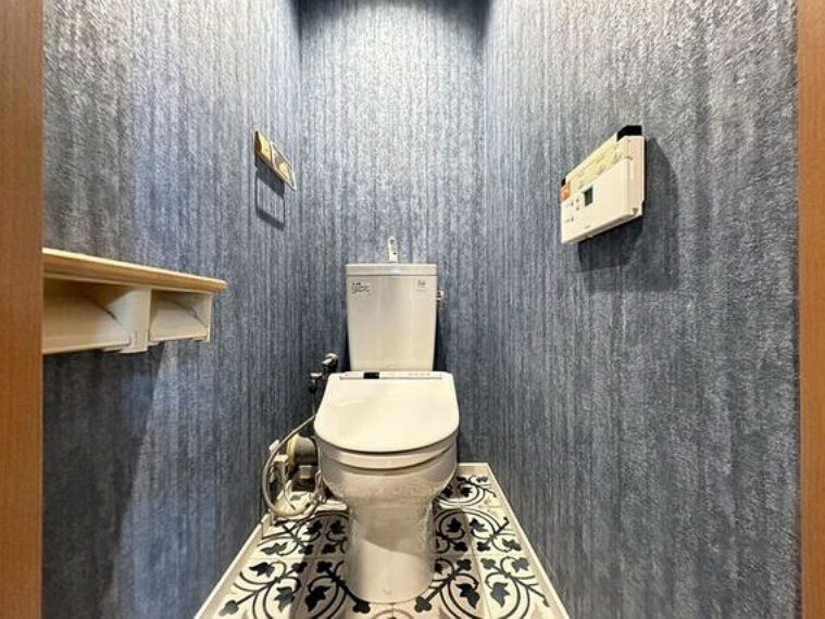 トイレ デザイン性の高いトイレ。落ち着いた空間で安らぎのひとときをお過ごしいただけます。