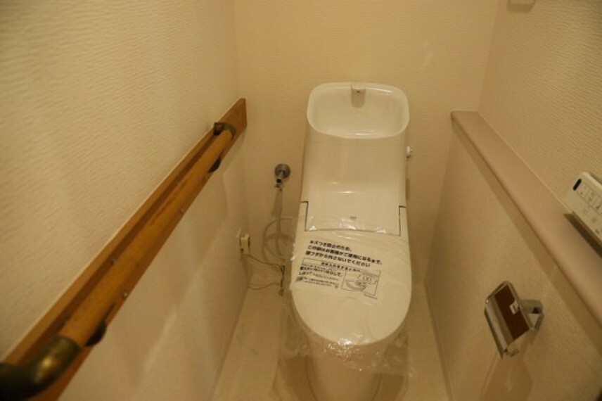 トイレ トイレは大きさや形、機能、抗菌性などが異なる多種多彩なタイプが各メーカーから出ています。それぞれに良さがあるため、事前にどういったタイプのトイレがいいのかをご家庭内で決めて、内見に行くといいでしょう。