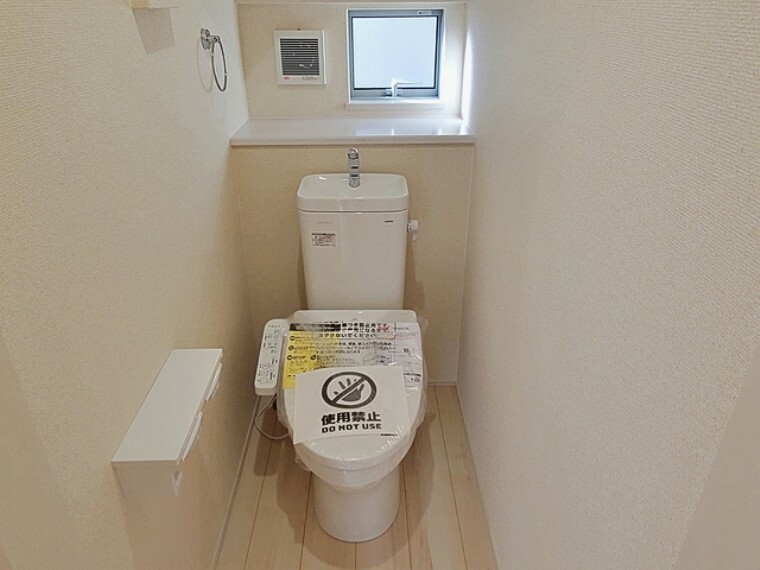 各フロア1カ所ずつシャワー機能付トイレを設置しており、忙しい朝の混雑も解消！