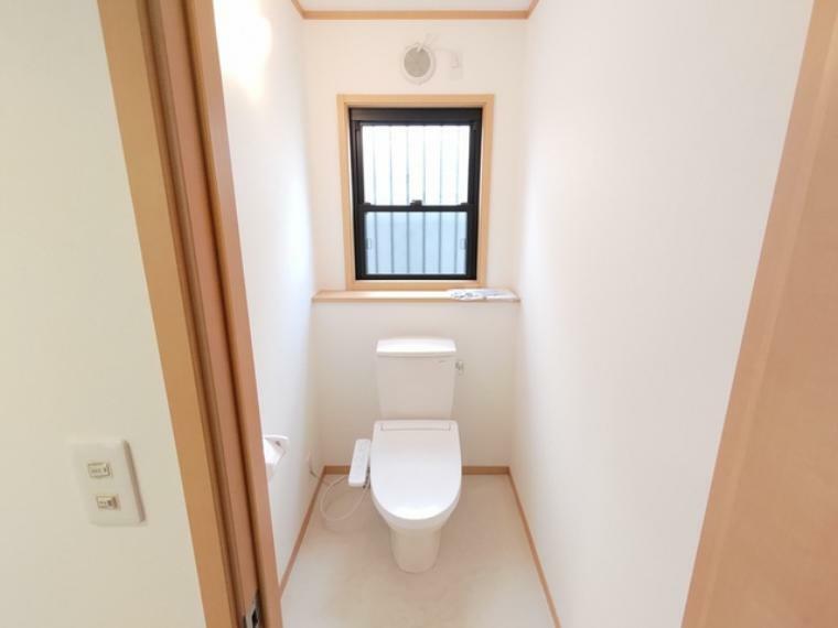 トイレ 横幅広めで高齢の方や体の不自由な方でも使いやすいトイレ（1階トイレ）