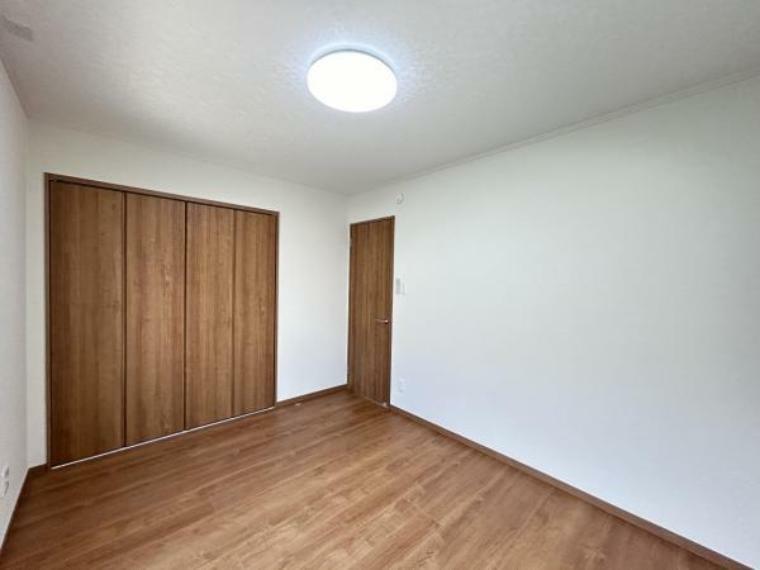 2階6帖洋室別角度の写真です。1畳クローゼットを設置しましたので、収納にも便利ですね。