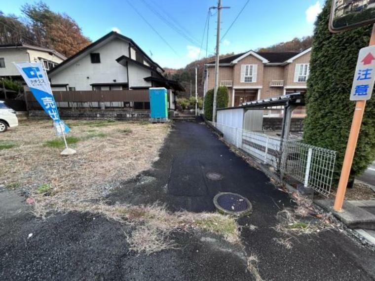 駐車場 【駐車場】縦列ですが普通車2台は可能です。