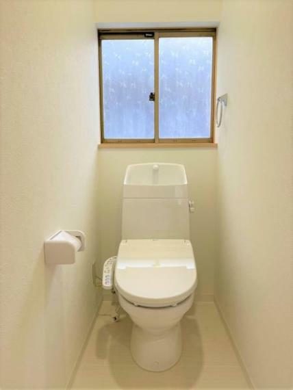 トイレ 【リフォーム後】新品のトイレを設置しました。温水洗浄便座付きです。