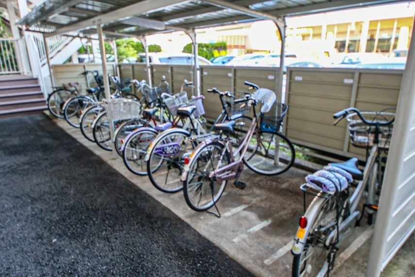 駐輪場 駐輪場があると自転車を自由に出し入れ出来るので便利。