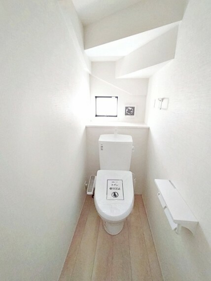 トイレ 各フロア1カ所ずつシャワー機能付トイレを設置しており、忙しい朝の混雑も解消！