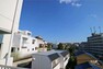 眺望 バルコニーからの眺め（東方向）。周辺は第一種低層住居専用地域内で、陽射しが良く差し込みます！