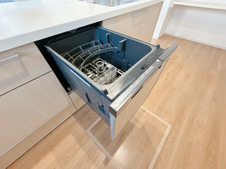 家事の時短に役立つ食洗機。省スペースのビルトインタイプを採用致しました。