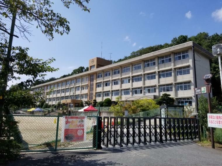 小学校 桜井市立朝倉小学校