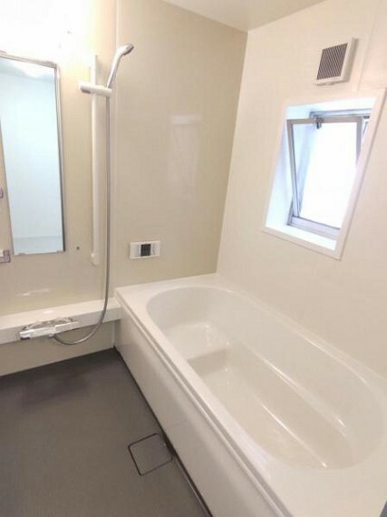 浴室 【リフォーム完成】浴室はハウステック製の新品のユニットバスに交換します。足を伸ばせる1坪サイズの広々とした浴槽で、1日の疲れをゆっくり癒すことができますよ。