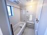 浴室 浴室には窓があり、気になる湿気の換気が可能です。