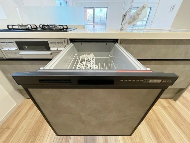 食器を洗っている間にお掃除など、様々なシーンで家事の時短に役立つビルトイン食洗機。
