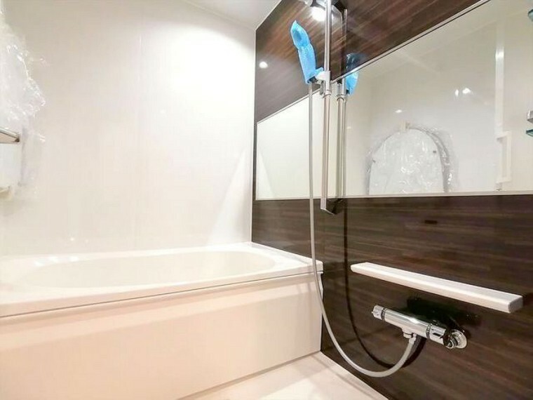 【浴室】一日の疲れを癒すための心地よい浴室はゆとりあるサイズを採用。浴室乾燥機付き！汚れにくくお手入れしやすい浴室です。<BR/>■マイキャッスル西国分寺■