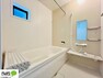 浴室 明るい色調の清潔感漂うバスルーム