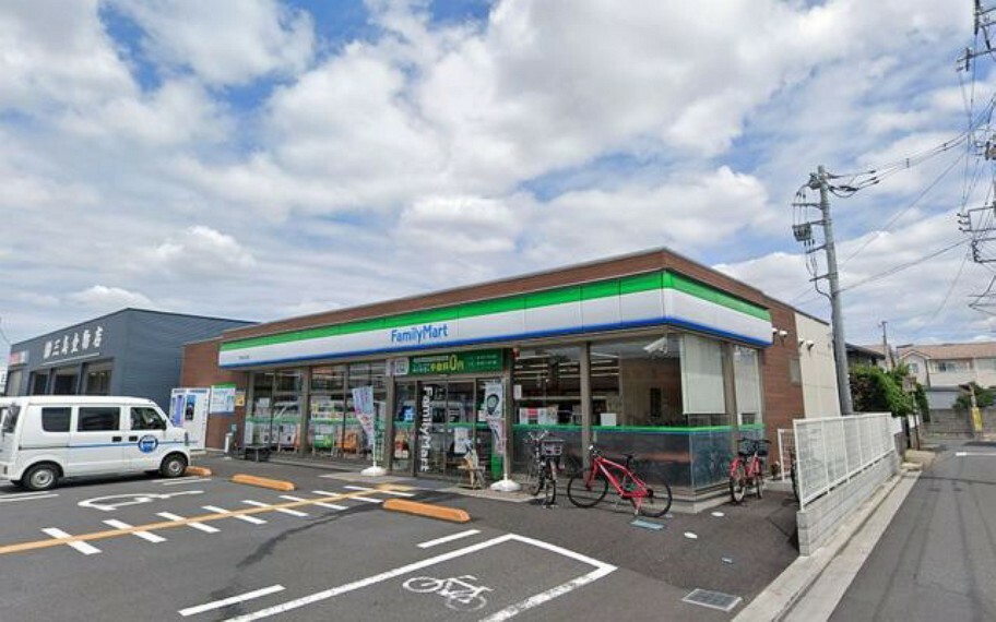 コンビニ ファミリーマートTKSさいど店