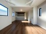 居間・リビング 白を基調とした開放感溢れるルームデザイン。