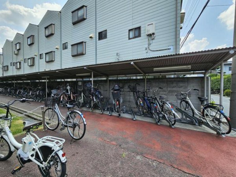 駐輪場 屋根付きの駐輪場で自転車が雨に濡れず安心！