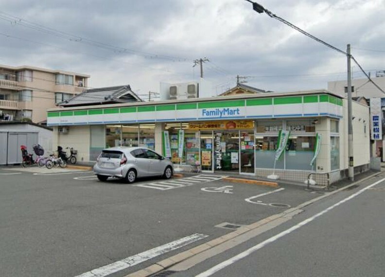 ファミリーマート　東大阪三島店