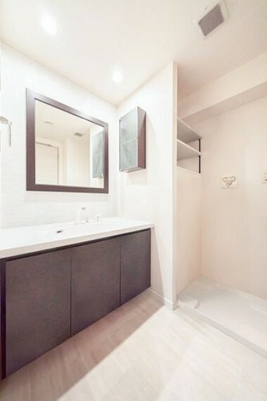 洗面化粧台 洗面室（画像はCGにより家具等の削除、床・壁紙等を加工した空室イメージです。）