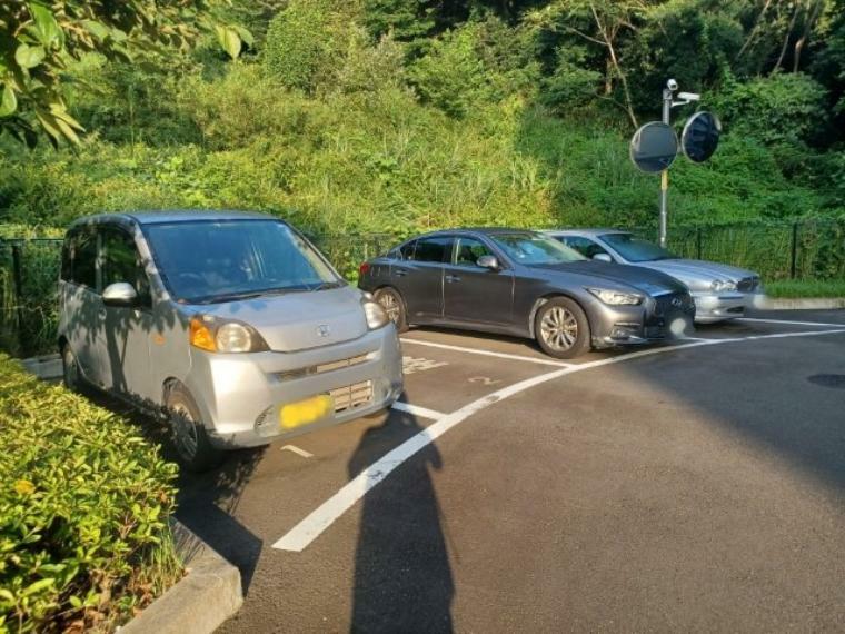 駐車場 駐車場と明記されていても、最小スペースでつくられた駐車場だと大型車は駐車できなかったり、出入りしにくくなったりする可能性があります。お車のサイズと購入したい物件の駐車場のサイズを現地で確認しましょう。