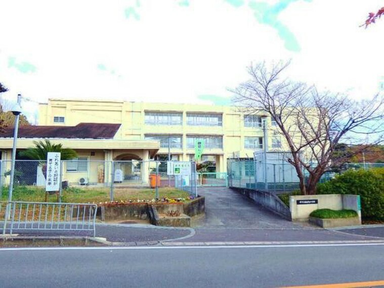 小学校 堺市立槇塚台小学校まえ徒歩7分（約550m）