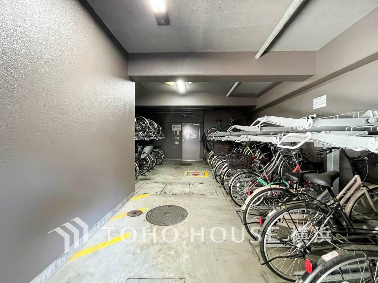 駐輪場 屋内式の駐輪スペースは、雨風から大事な愛車を守ってくれます。