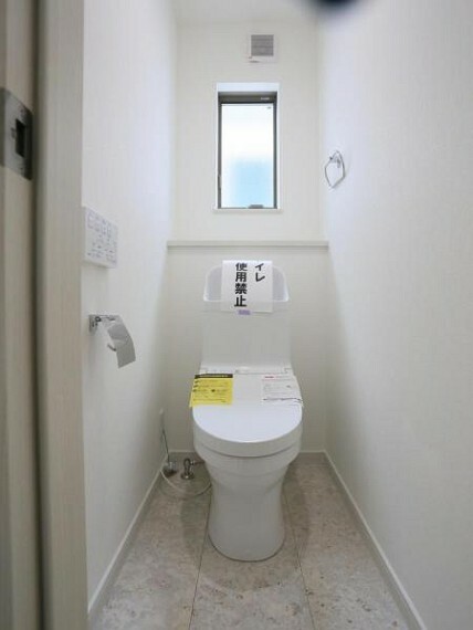 トイレ 清潔感溢れるトイレ。落ち着いた空間で安らぎのひとときをお過ごしいただけます。（8/21）
